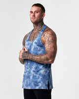 Left side view of lightweight gym stringer in blue sponge print with side slit.